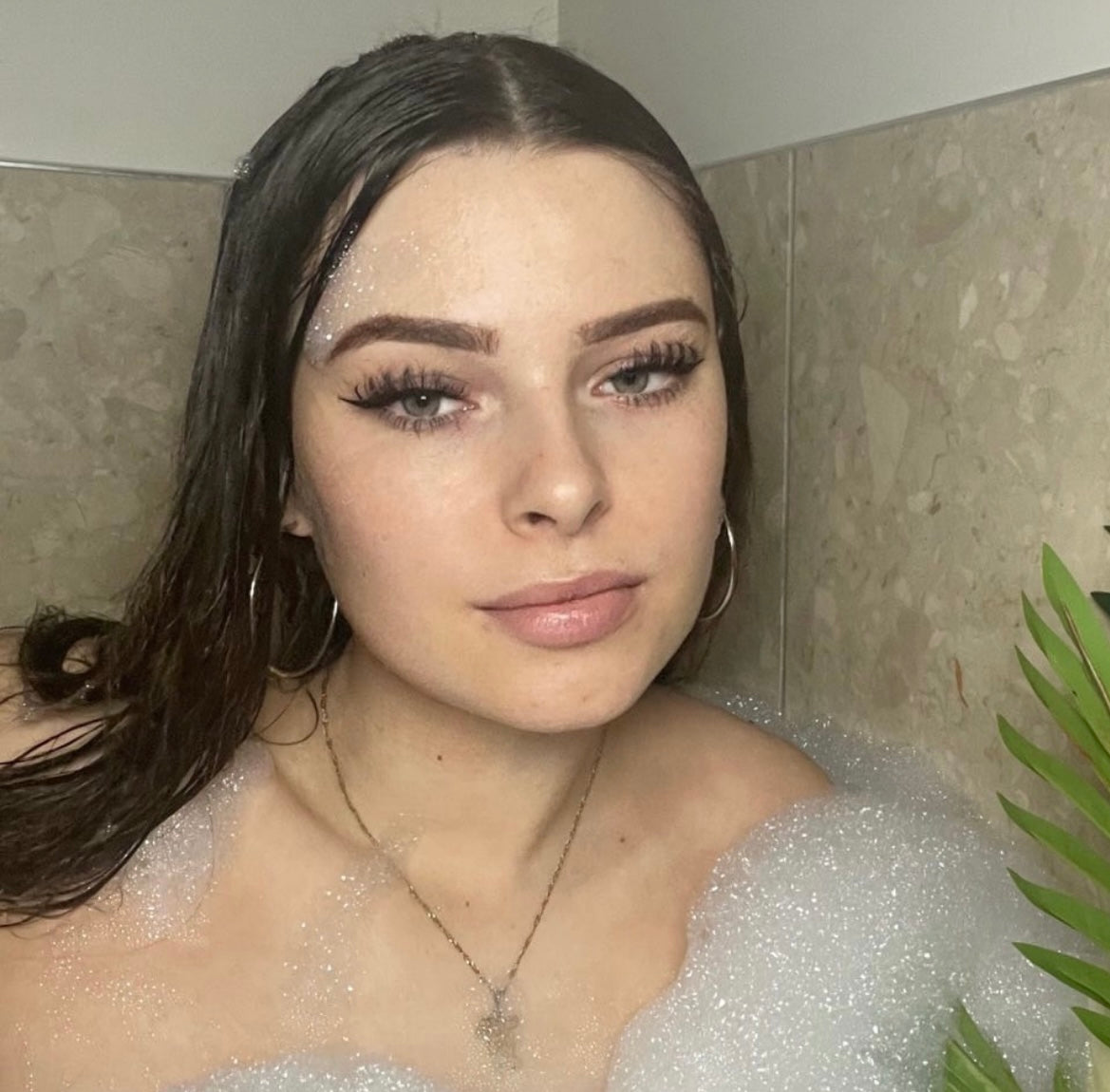 Alyvia l Russian Lashes